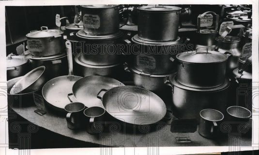 1946 Press Photo Aircraft factor now making pots of aluminum