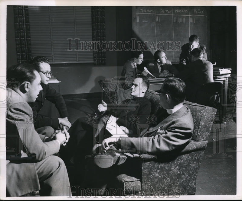 Load image into Gallery viewer, 1951 Press Photo Costume at a worshop for TV for religious show
