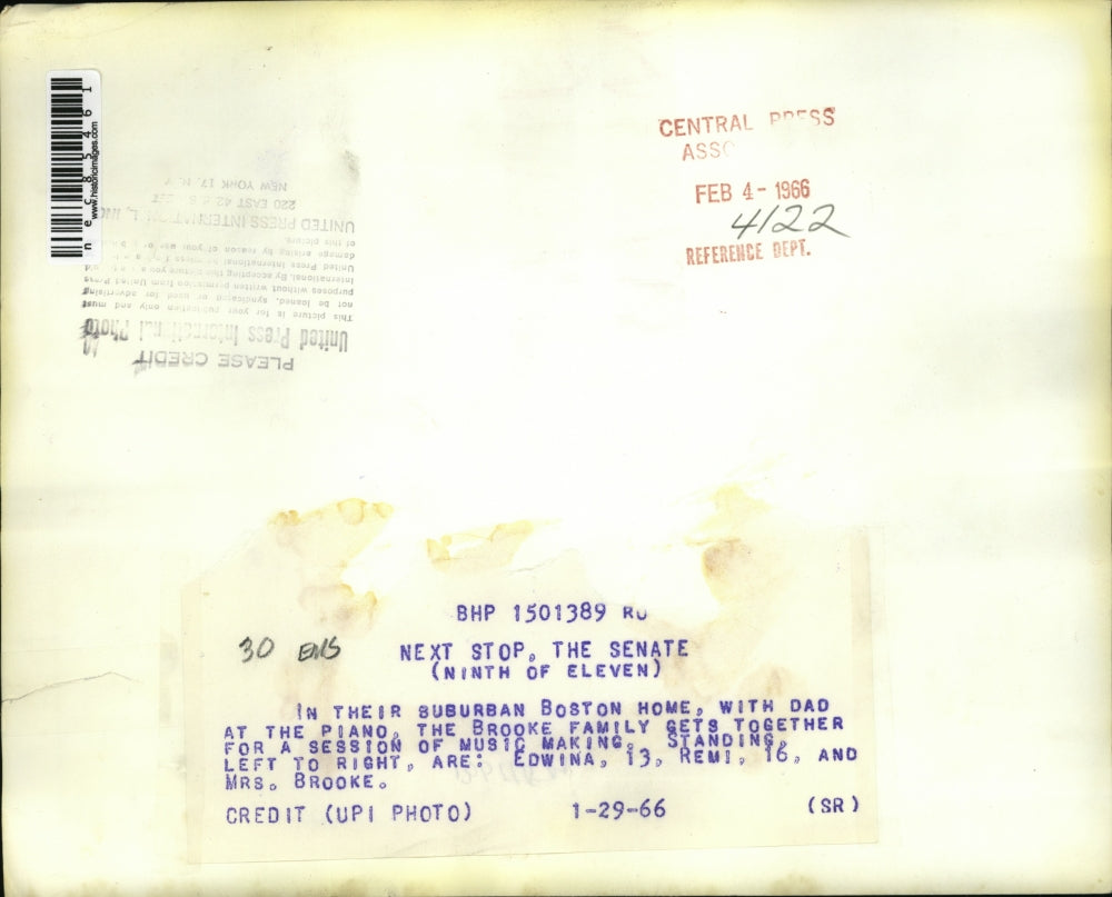 1966 Press Photo Edward Brooke, Boston politician, & family make music