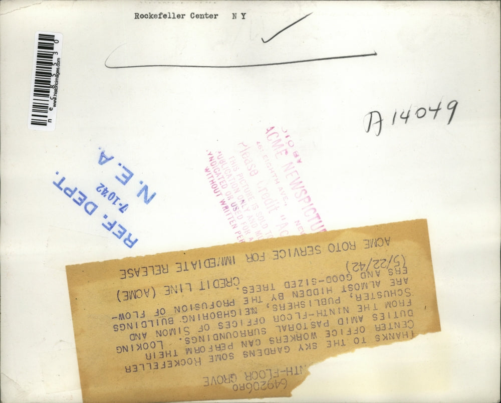 1942 Press Photo Woman looking from the 9th floor building of Simon and Schuster