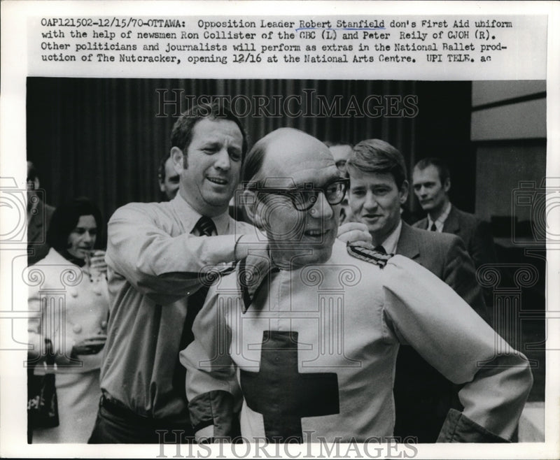 Load image into Gallery viewer, 1970 Press Photo Ottowa Canada Opposition leader Robert Stanfield &amp; R Collister
