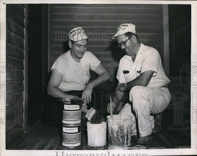 Load image into Gallery viewer, 1951 Press Photo Milton Serlin, Karl Likover painting a bldg. in Cleveland
