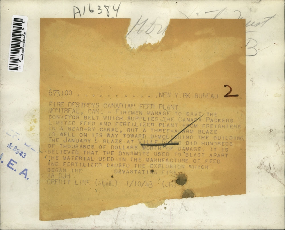 1943 Press Photo Montreal Canada firemen battle blaze at fertilizer plant