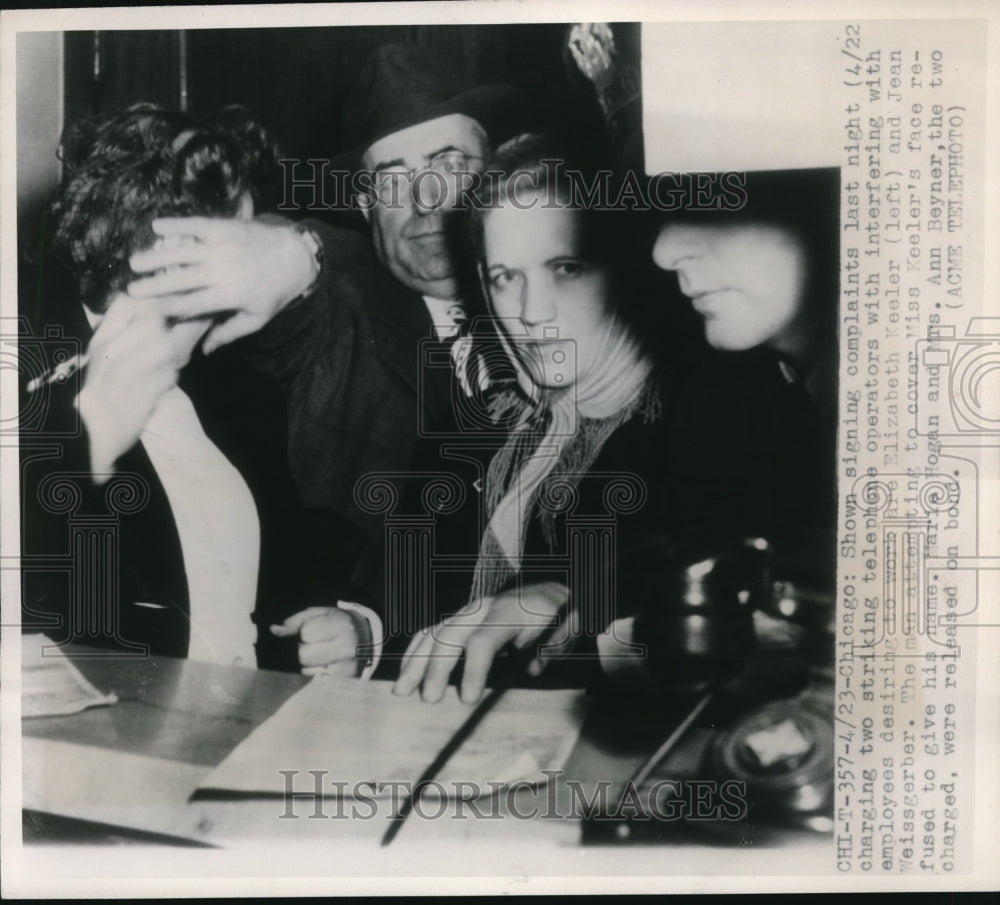Press Photo Chicago striking telephone operators E Keeler, J Weissgerber