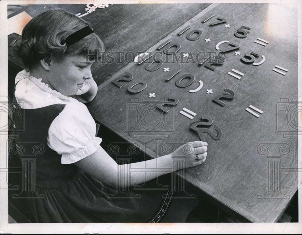 1960 Press Photo Candace Westwater at Taft school in Cleveland Ohio