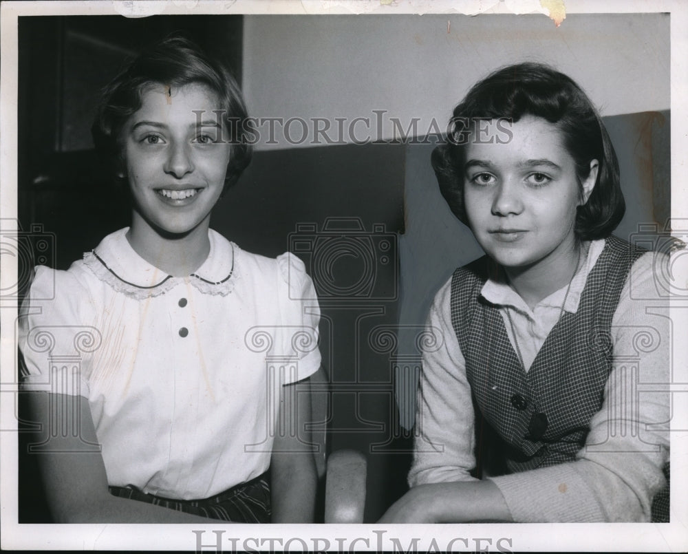 1956 Press Photo Judy Koesj & Bonnie Saunders at Cleveland school