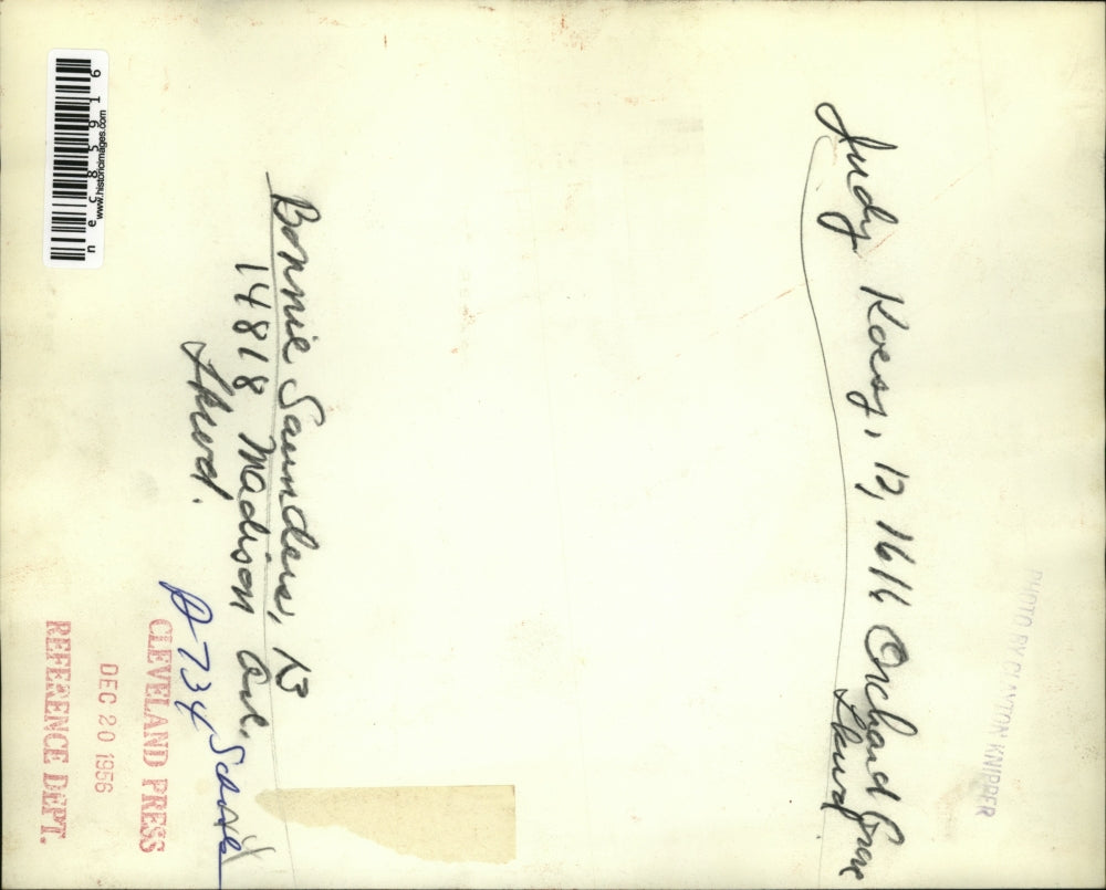 1956 Press Photo Judy Koesj & Bonnie Saunders at Cleveland school