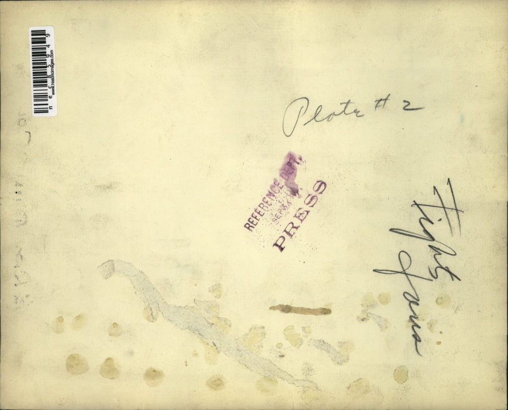 Press Photo Seven Fight Fans wait for the fight to begin