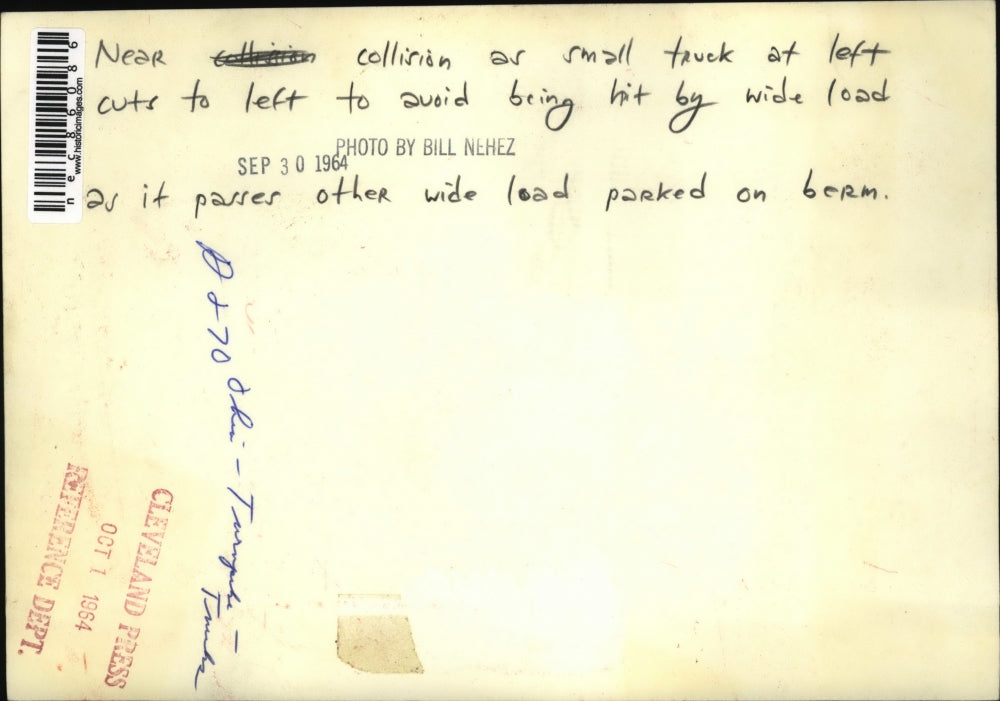 1964 Press Photo Near collision on Ohio Turnpike