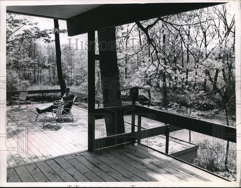 Load image into Gallery viewer, Press Photo Hale house view of the deck in the woods
