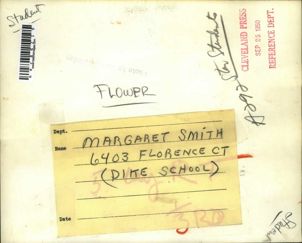 1950 Press Photo Margaret Smith with flowers at Dike school in Cleveland