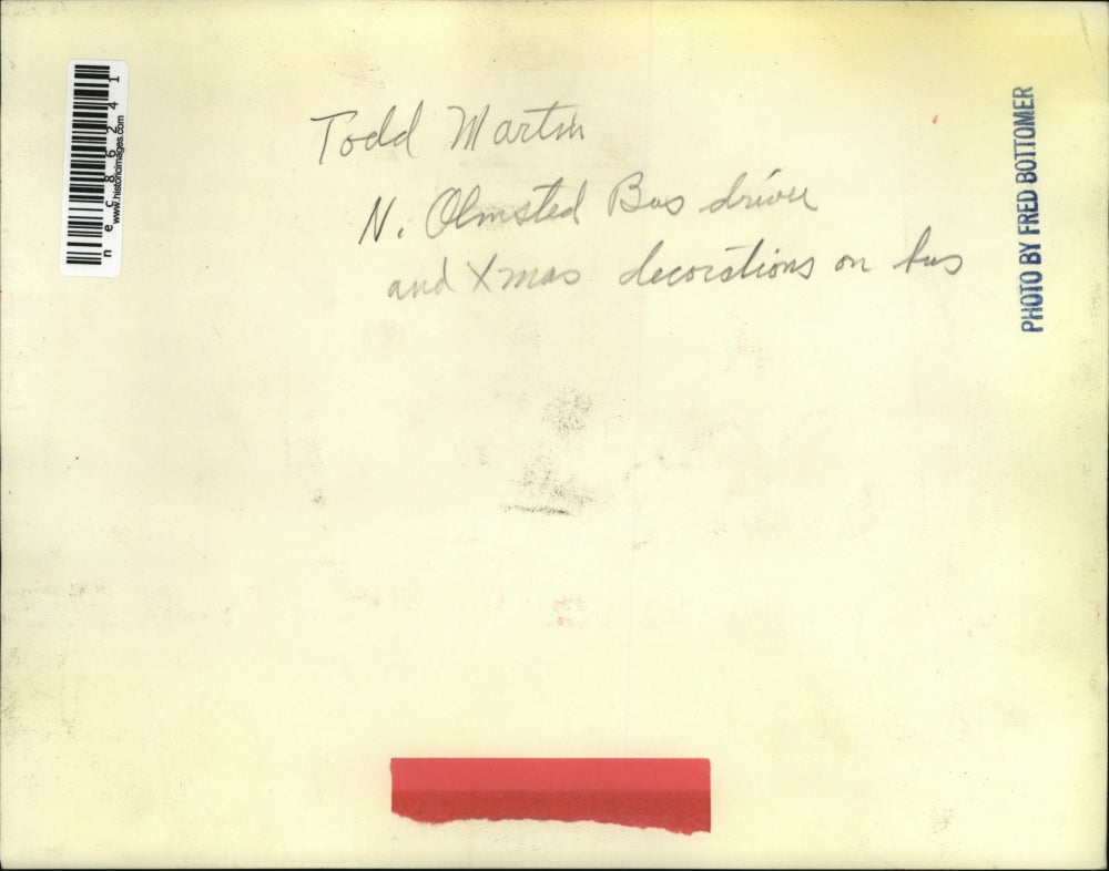 Press Photo Todd Martin N Olmstead bus driver in Ohio with Xmas decorations