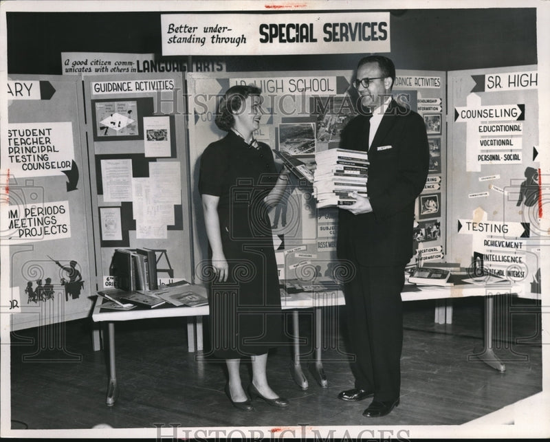 Load image into Gallery viewer, 1956 Press Photo Parma Ohio Joihn Muir school, Carl C Byers Mrs M Cook
