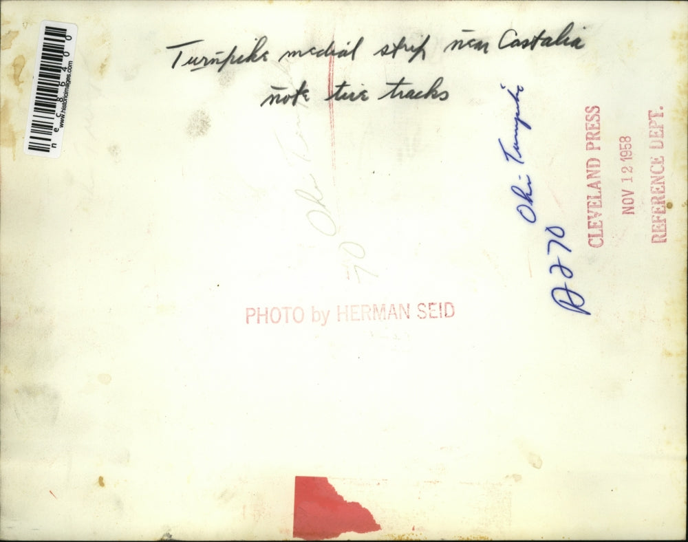 1958 Press Photo Ohio turnpike medial strip