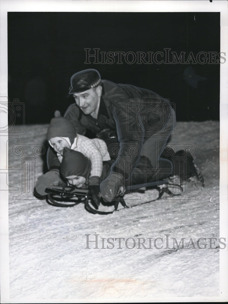 Load image into Gallery viewer, 1961 Press Photo Mr. Cerankosky with his sons Charles and Robert in a ride
