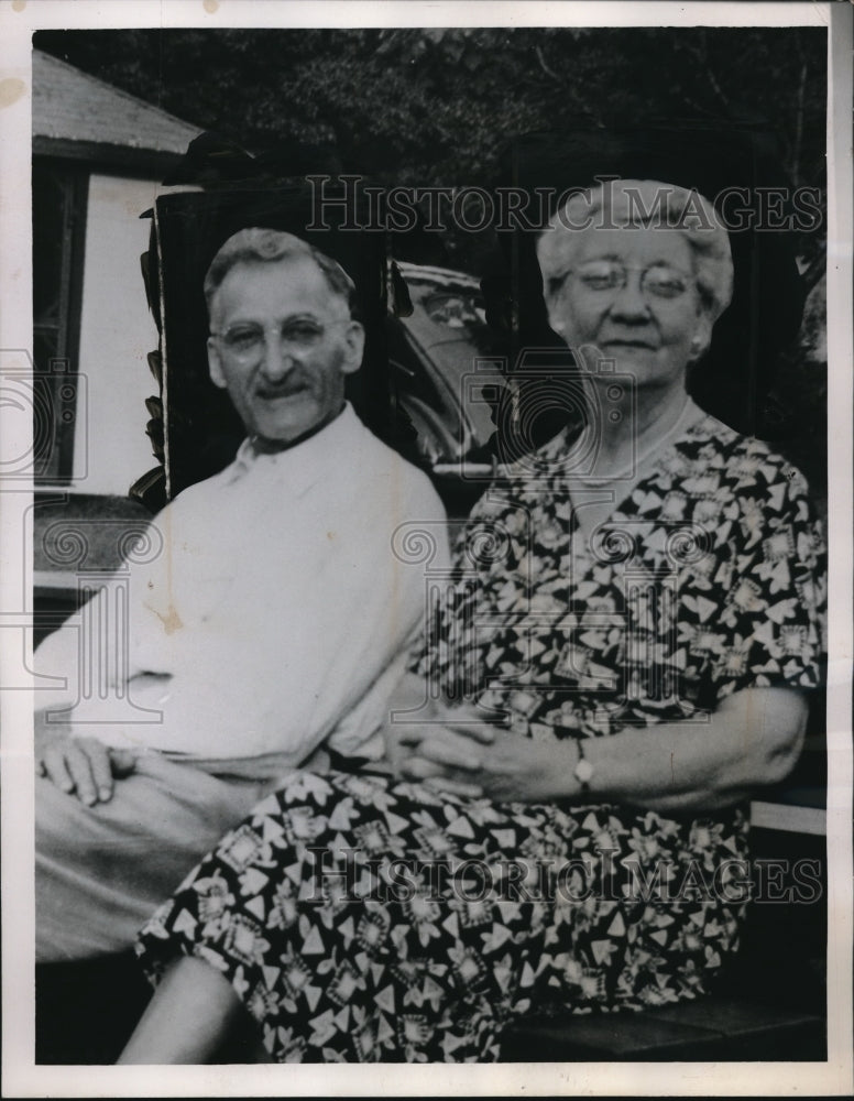 1955 Press Photo Mr. and Mrs. Alfred Jelinek on their golden wedding anniversary- Historic Images