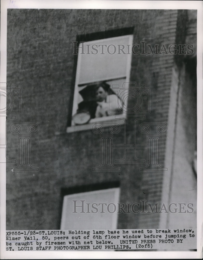 Press Photo St Louis Elmer Vail jumps out 6th flloor window to Firemens net
