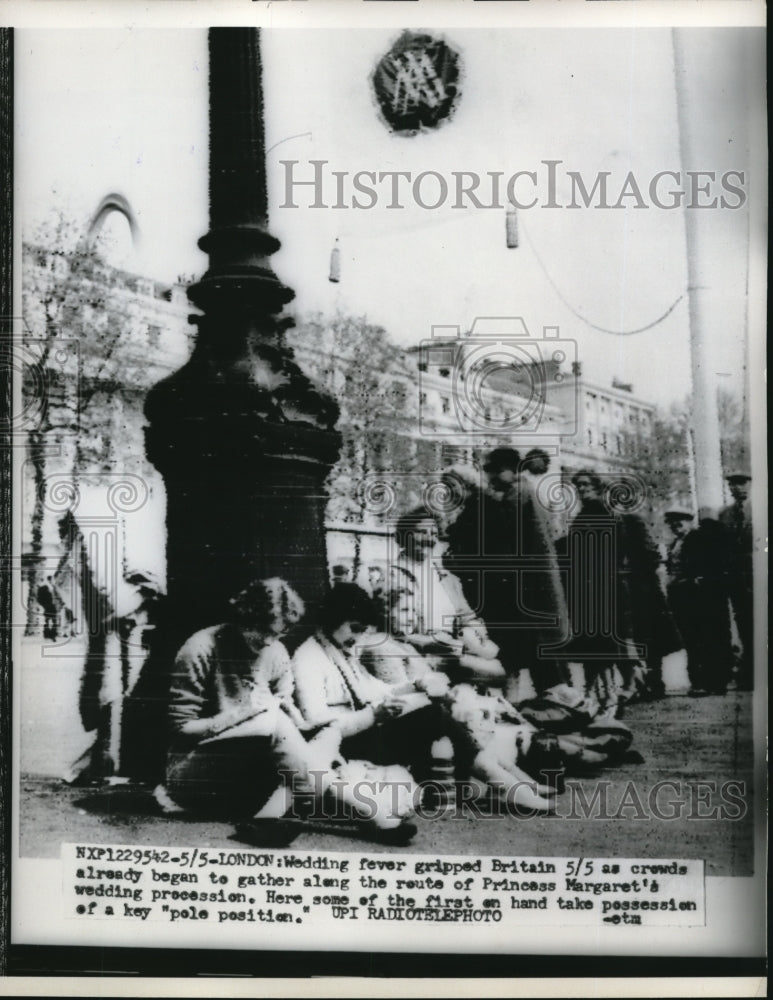 1960 Press Photo Crowds along the route of Princess Margaret wedding procession
