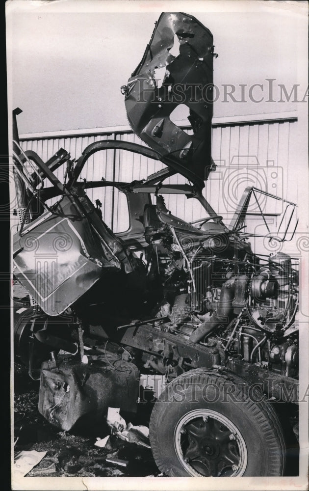 Press Photo C&K Trucking Co bombing at Old Graveyard Gorfield Ht.