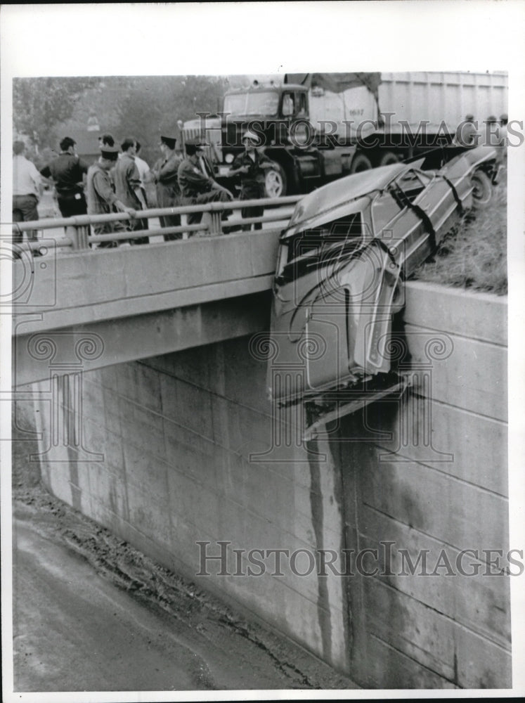 Press Photo Alice McGarry to east on Interstate 90 when drifted on median