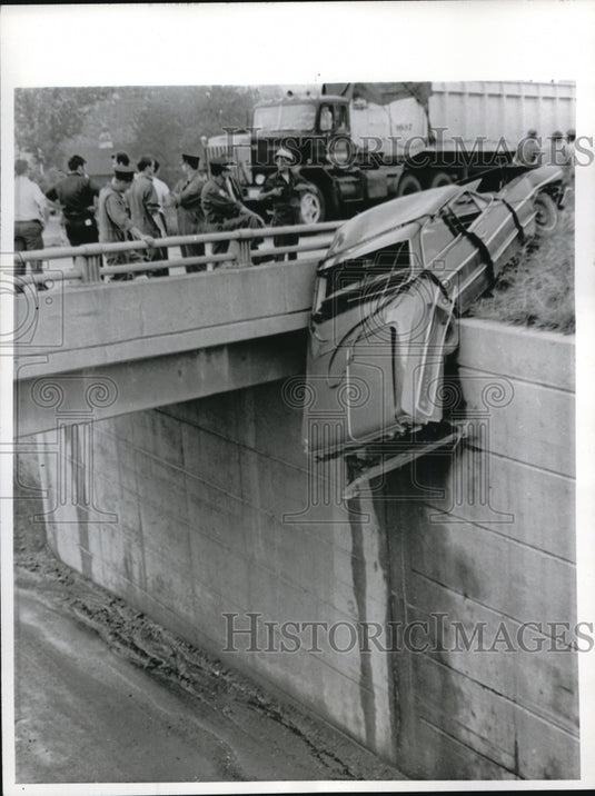 Press Photo Alice McGarry to east on Interstate 90 when drifted on median