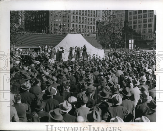 1942 Press Photo Polish dancers on Polish War Relief-Pulaski Day program- Historic Images