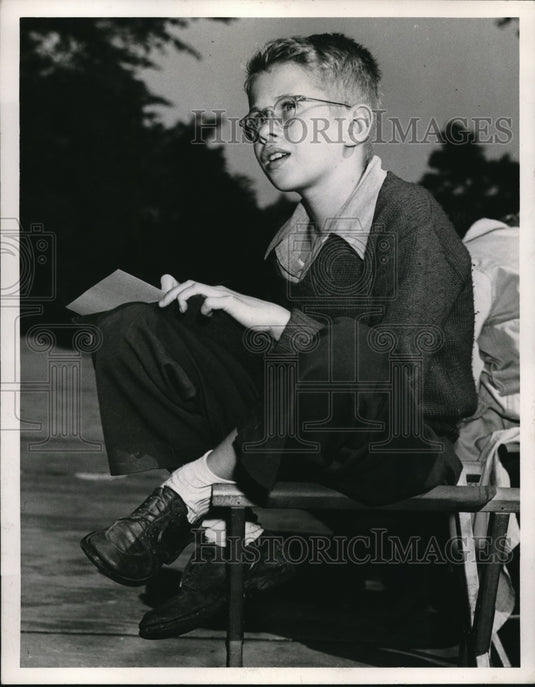 1945 Press Photo David Black Cleveland Museum of Art at a art class