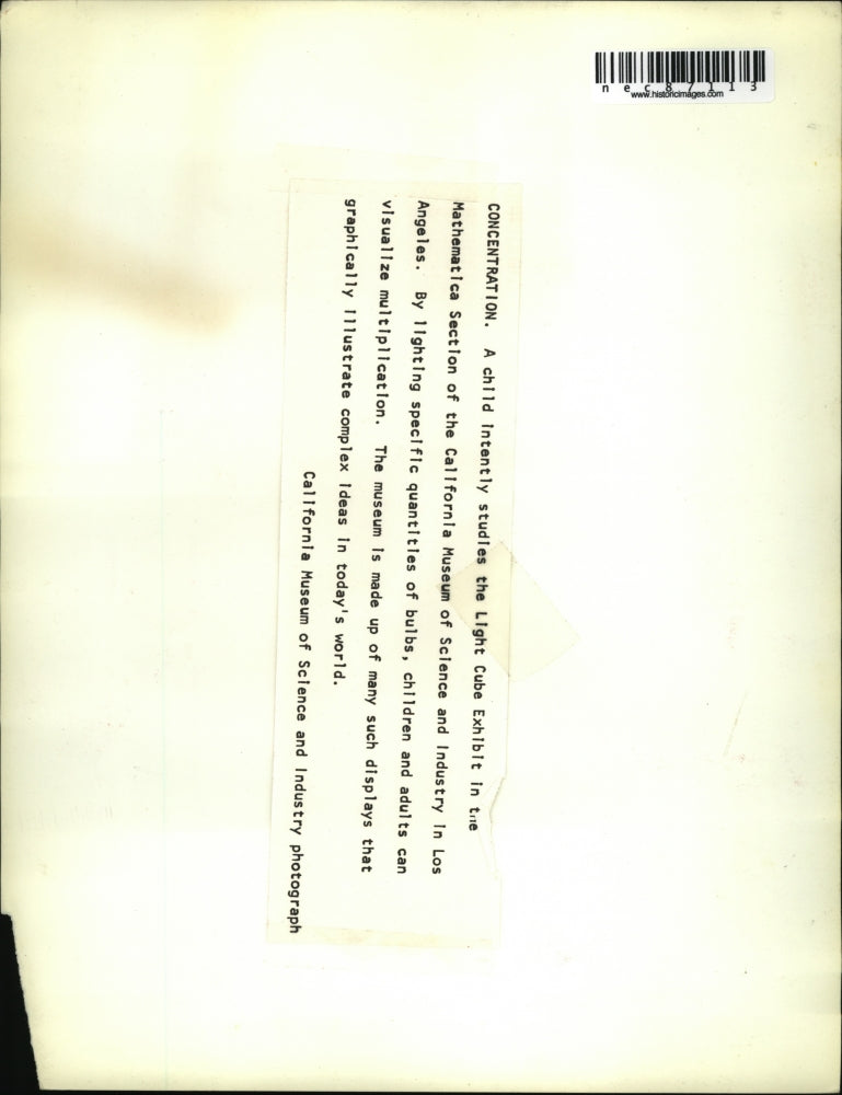 Press Photo A child at Light Cube exhibit at Calif Museim of Science & Industr