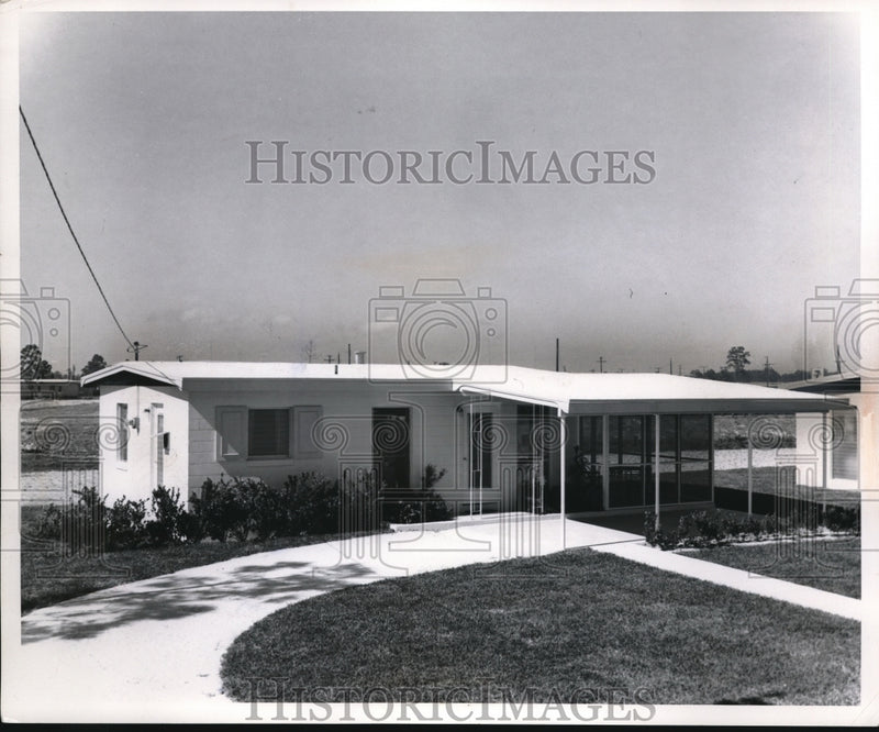 Load image into Gallery viewer, 1958 Press Photo Lodge Harbor construction of new homes
