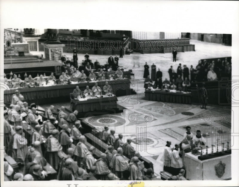Load image into Gallery viewer, 1963 Press Photo Vatican City Ecumenical Council at Holy Mass St Peter's Basilica
