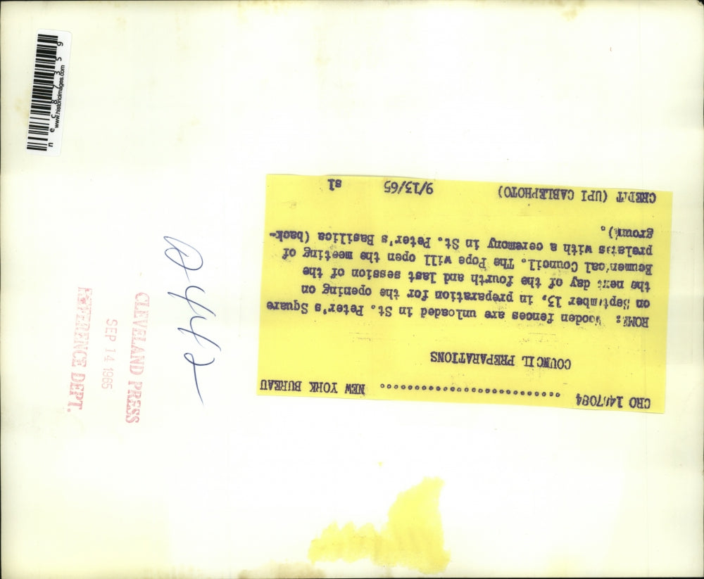 1965 Press Photo Rome Italy workers set fences for crowds at St Peter's Basicilca