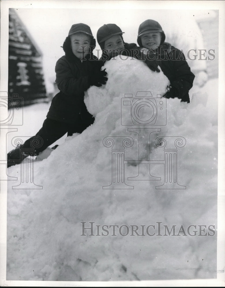 1954 Press Photo Rocky River Snow Geofry Collins John Shilling and Arthur Collin