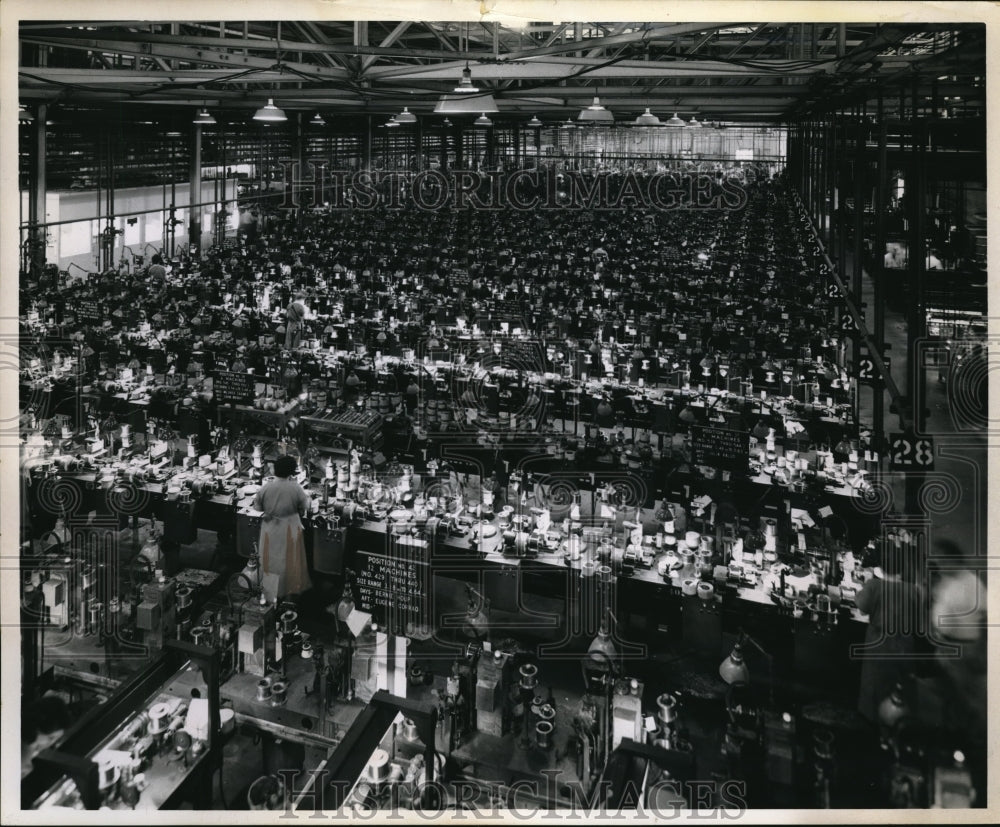 Press Photo View of Electrical Workers