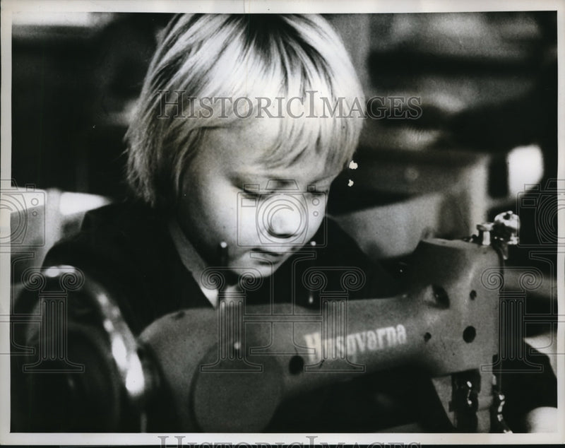 Load image into Gallery viewer, 1961 Press Photo SWEDEN TROUBLE IN PARADISE

