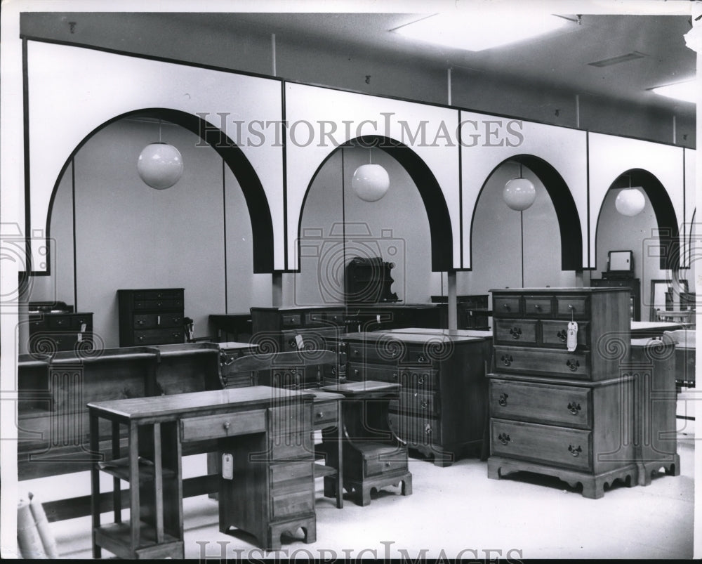 1960 Press Photo A display of furniture & lights at a shop floor