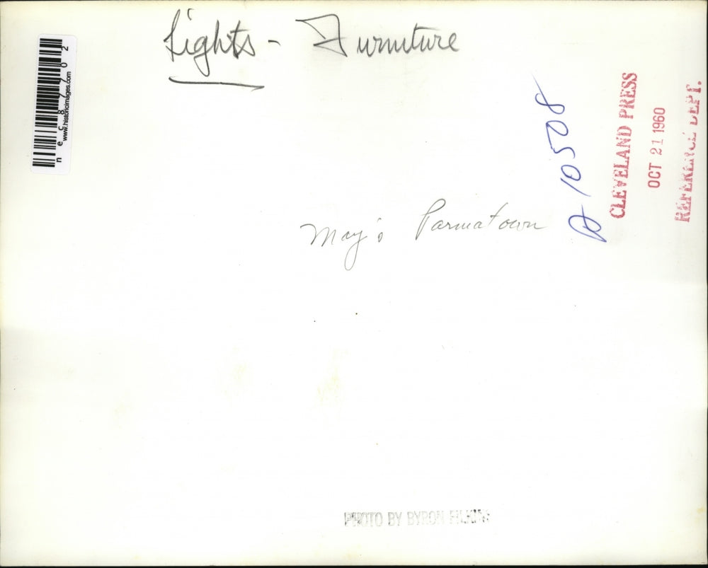 1960 Press Photo A display of furniture & lights at a shop floor