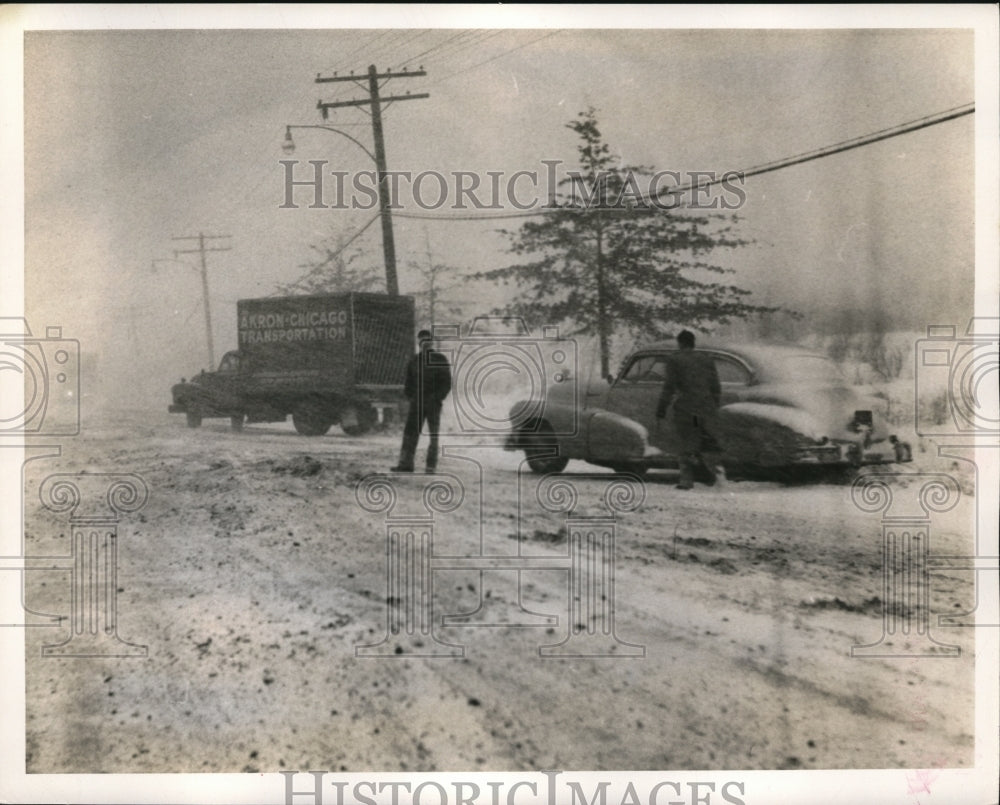 1954 Press Photo Truck &amp; car stalled on snowy roads in Cleveland- Historic Images