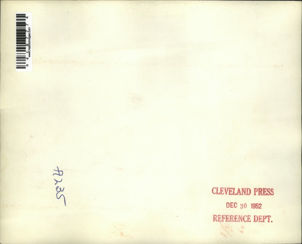 1952 Press Photo Firemen Work Fire at Chicago Furniture Building