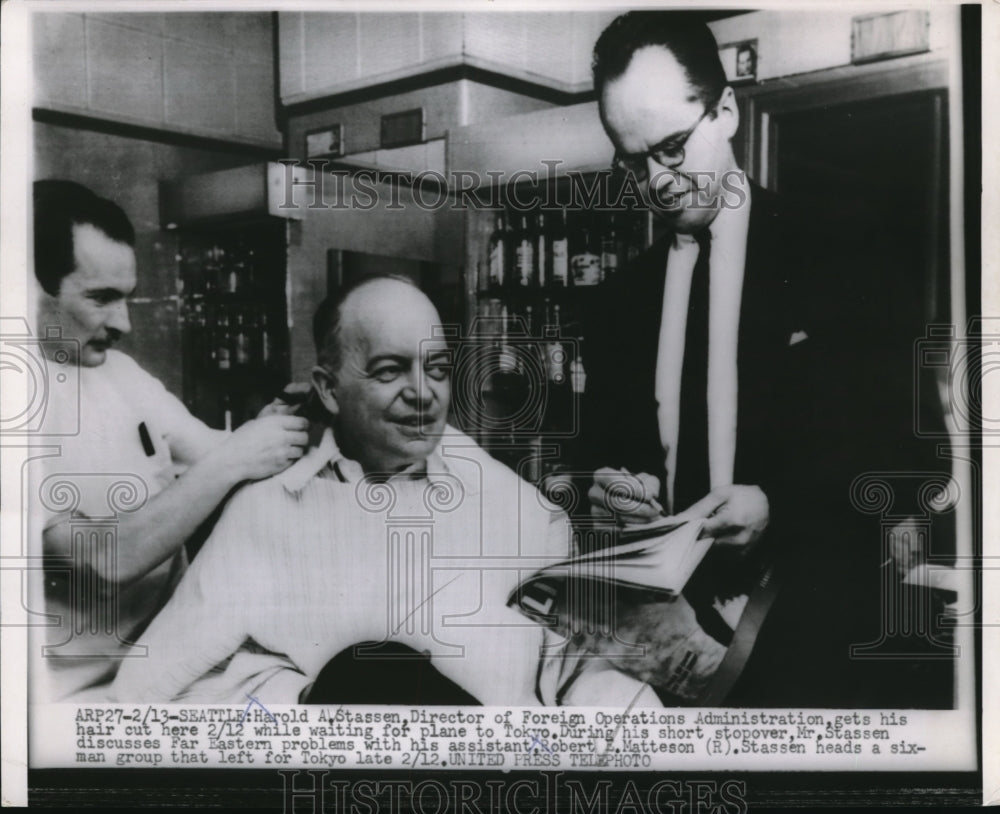 1954 Press Photo H. A. Stassen & R. E. Matteson discussing Far Eastern problems