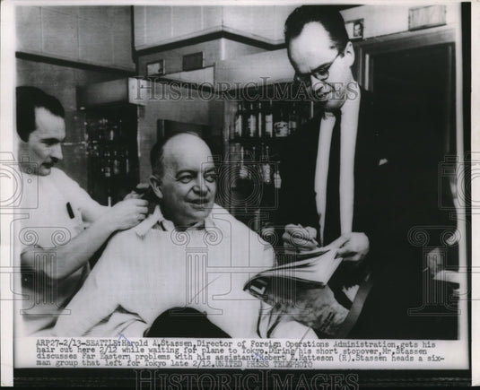 1954 Press Photo H. A. Stassen & R. E. Matteson discussing Far Eastern problems