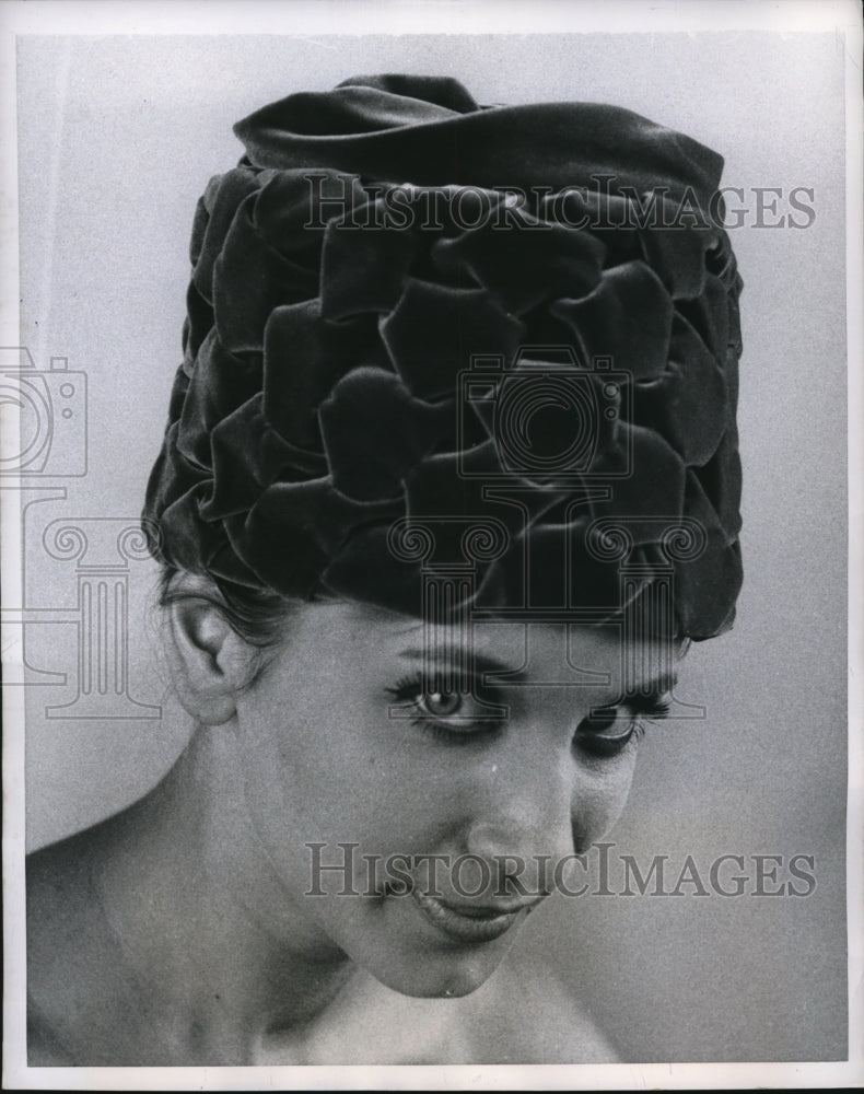1959 Press Photo Russian Cossack's Hat as Canessa's inspiration for velvet top