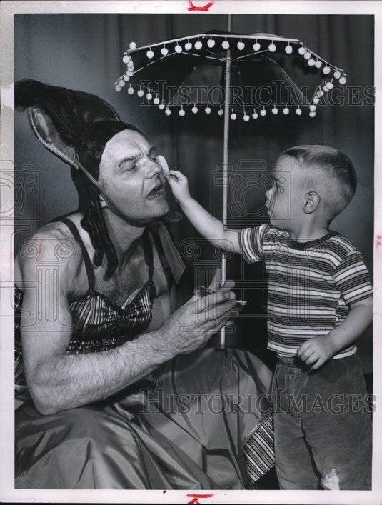 1961 Press Photo Flora Dora girl Frank Lapinskas assisted by Grandson
