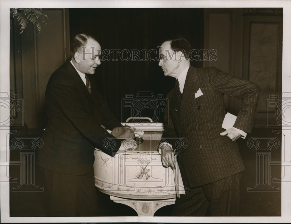 1937 Press Photo Dr. G.R. Harris and Dr. Walter Donaldson at Convention of Medic