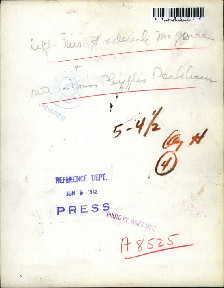 1942 Press Photo Mrs F McGuire & Phyllis Peckman of Cleveland Ohio