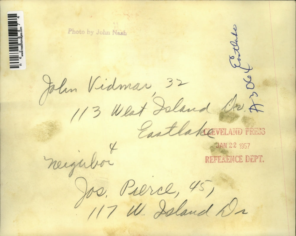 1957 Press Photo John Vidmar and Joseph Pierce in Flood Area