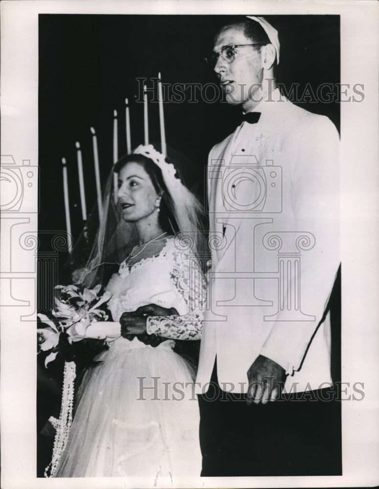 Load image into Gallery viewer, 1953 Press Photo Chicago Burton Kolman &amp; bride Anita Gubali
