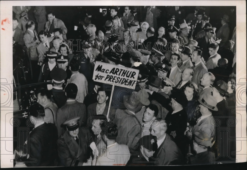 1951 Press Photo San Francisco crowds of supporters for MacArthur for Pres.