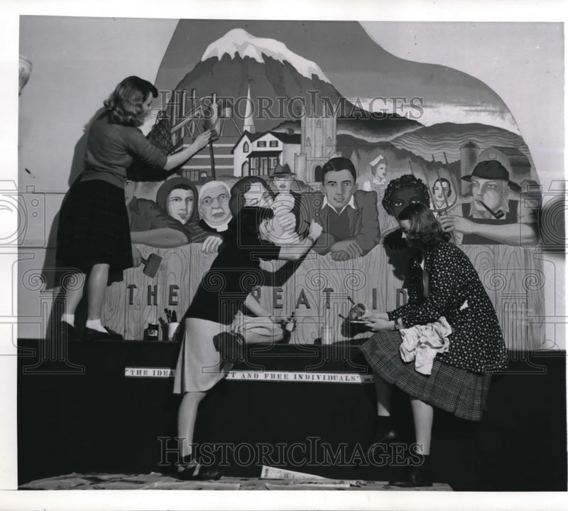 Load image into Gallery viewer, 1942 Press Photo The Idea of Perfect &amp; Free Individuals

