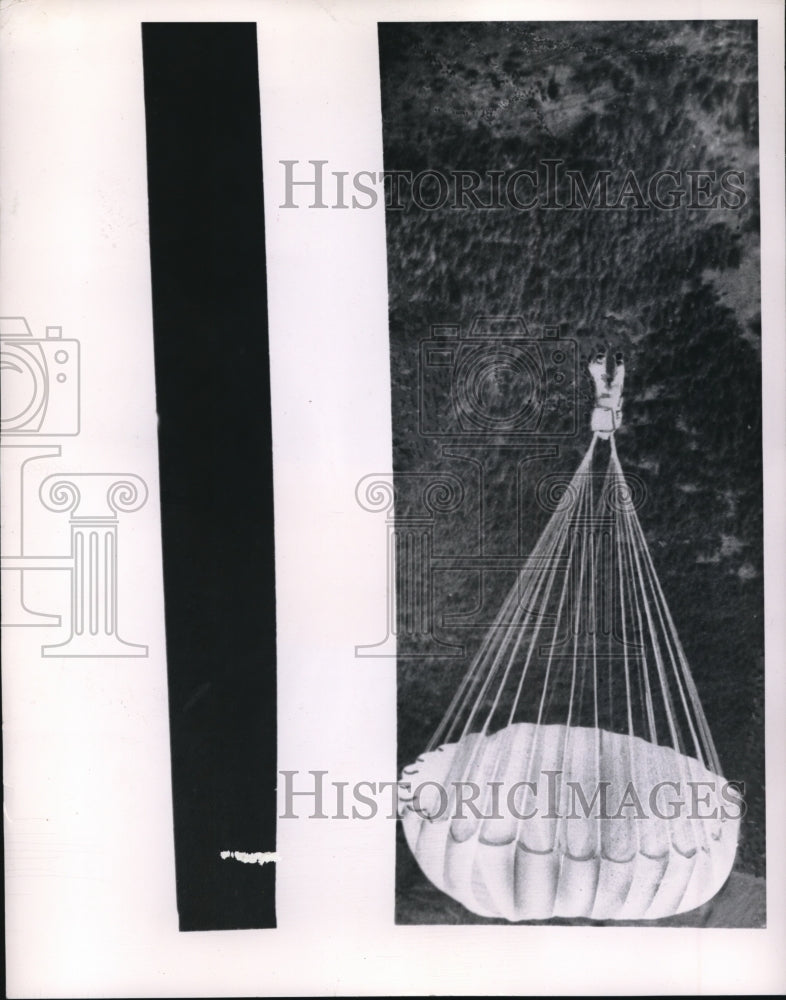 Load image into Gallery viewer, 1949 Press Photo Parachute Smoke Jumper Fights Fire in Montana
