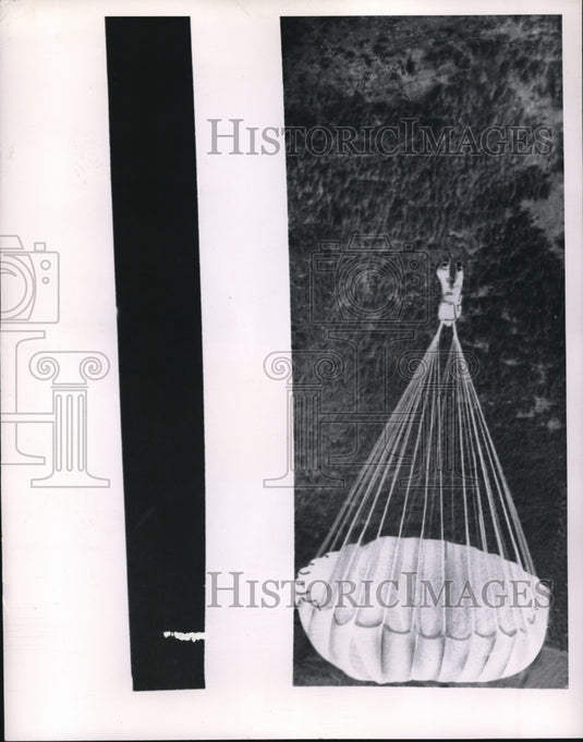 1949 Press Photo Parachute Smoke Jumper Fights Fire in Montana